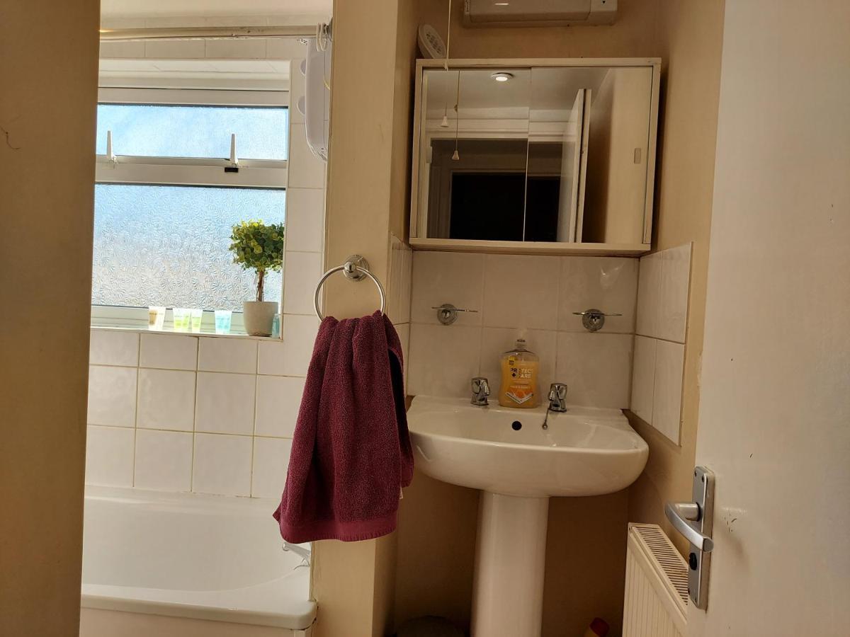 Cedar Villa - Perfect For Longer Stays Chatham  Exterior photo